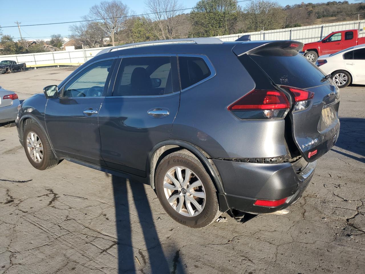 2018 Nissan Rogue - Image 2