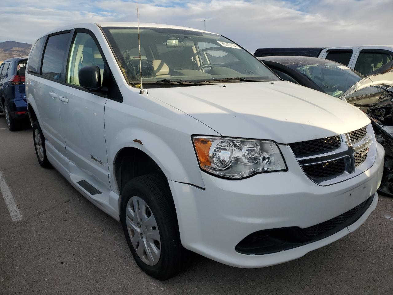 VIN 2C4RDGBG8JR232433 2018 DODGE CARAVAN no.4