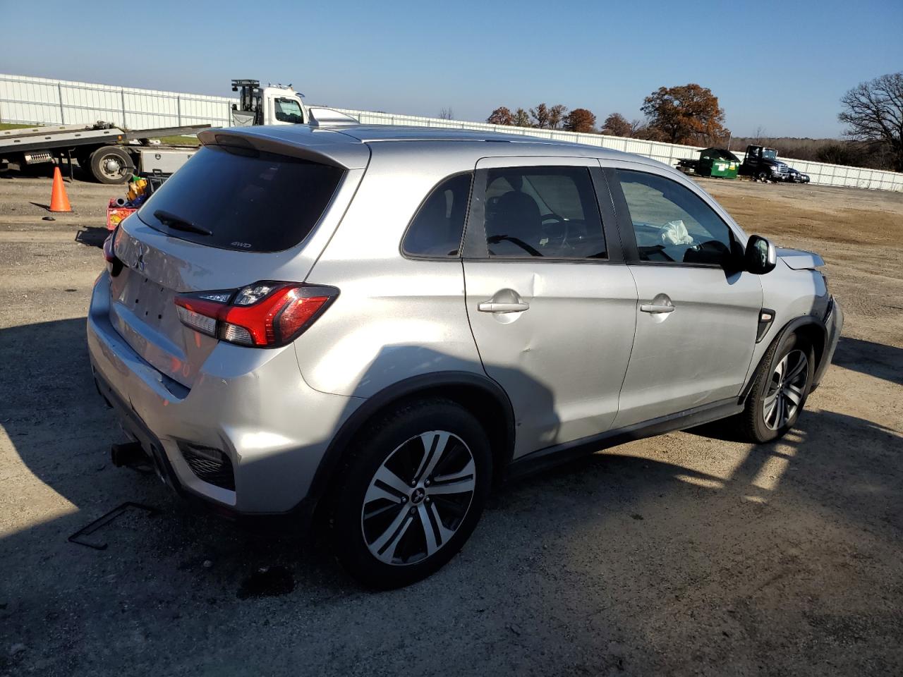 2021 Mitsubishi Outlander - Image 3