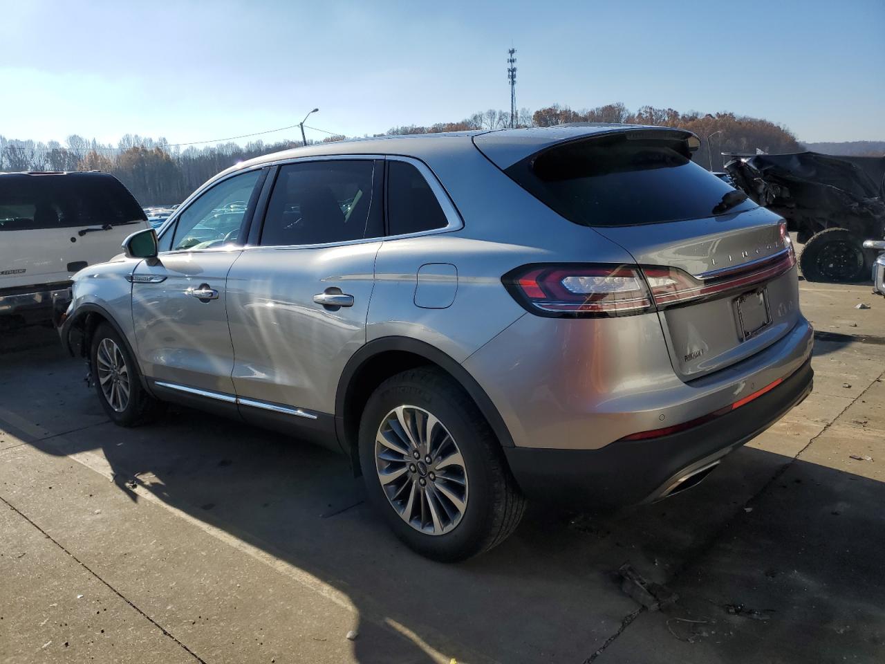 2022 Lincoln Nautilus - Image 2
