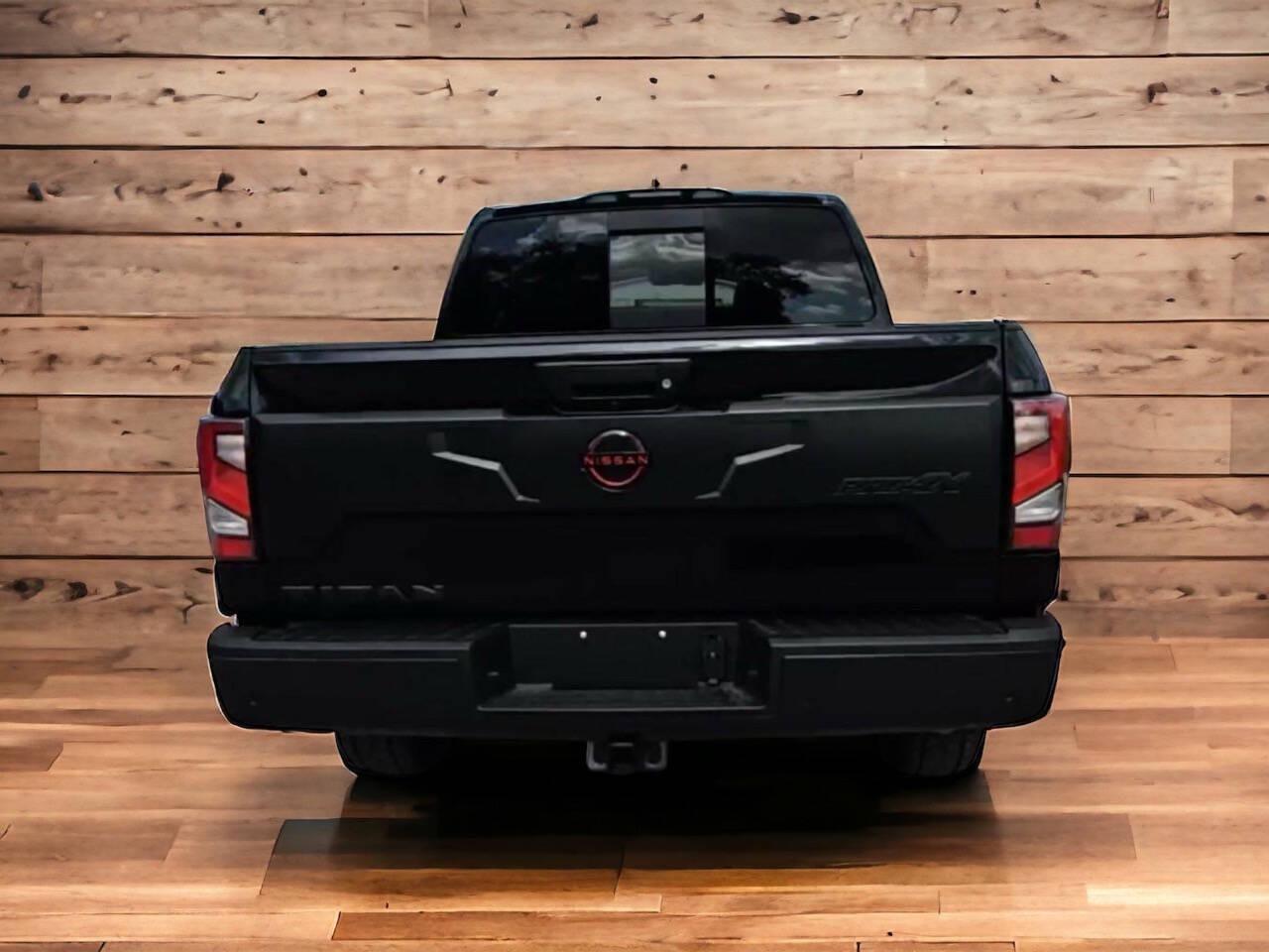 2024 Nissan Titan - Image 8