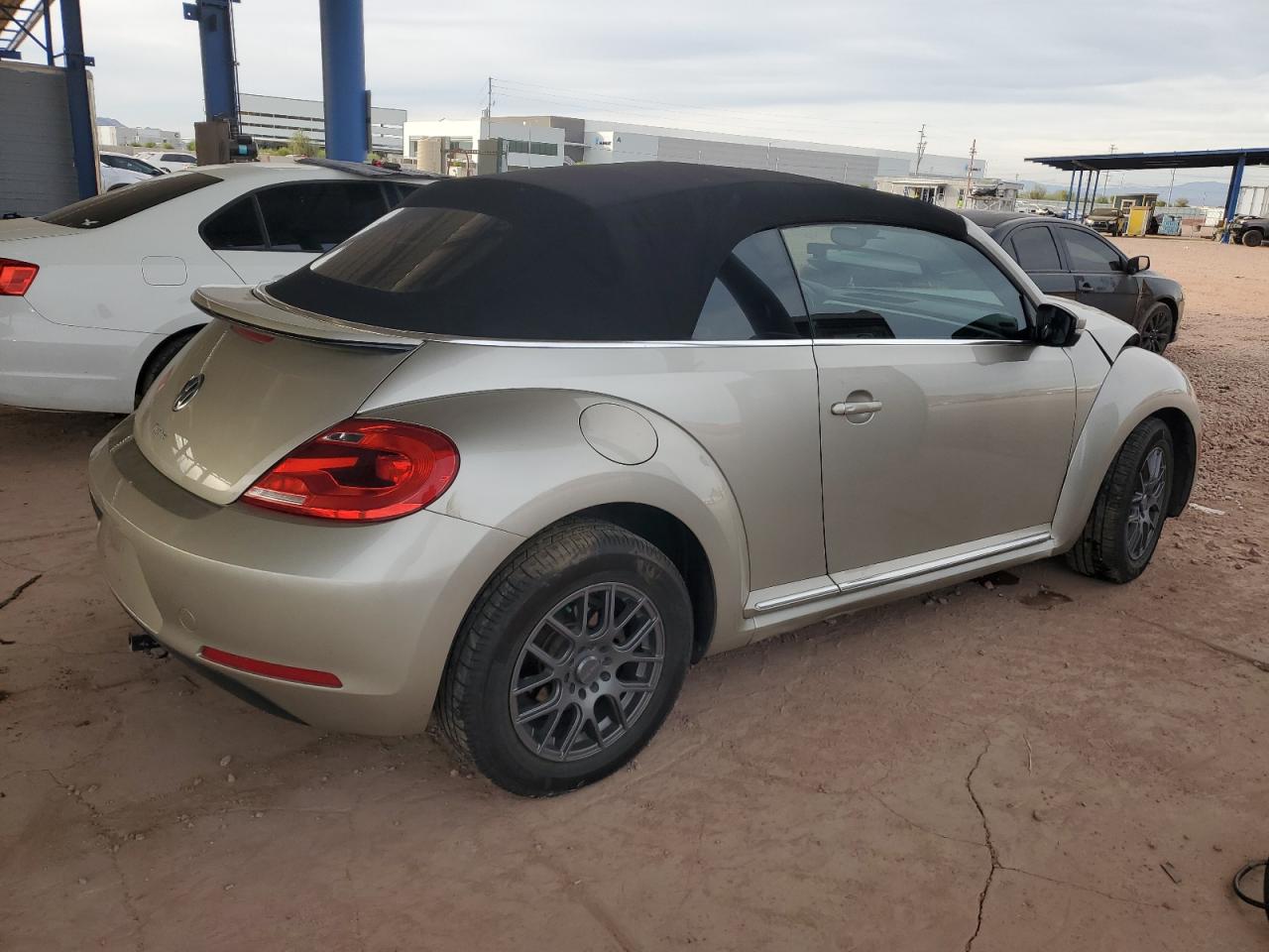 VIN 3VW507AT0GM808134 2016 VOLKSWAGEN BEETLE no.3