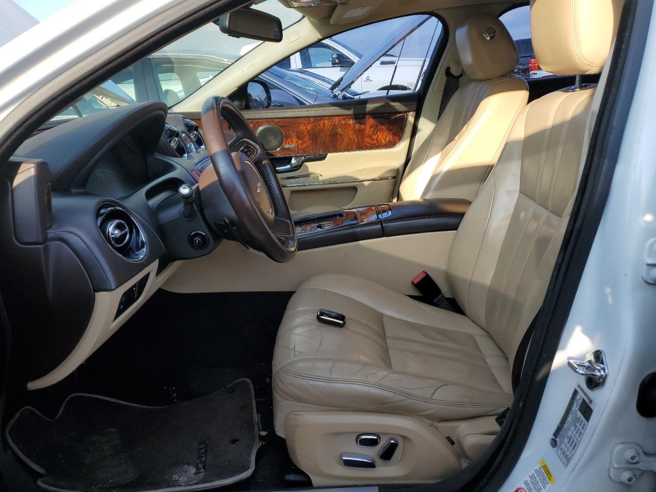 2013 Jaguar XJ - Image 7