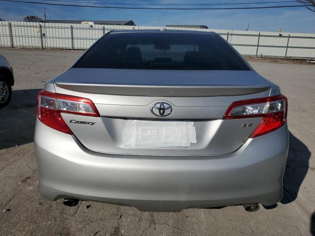 Sedans TOYOTA CAMRY 2012 Srebrny