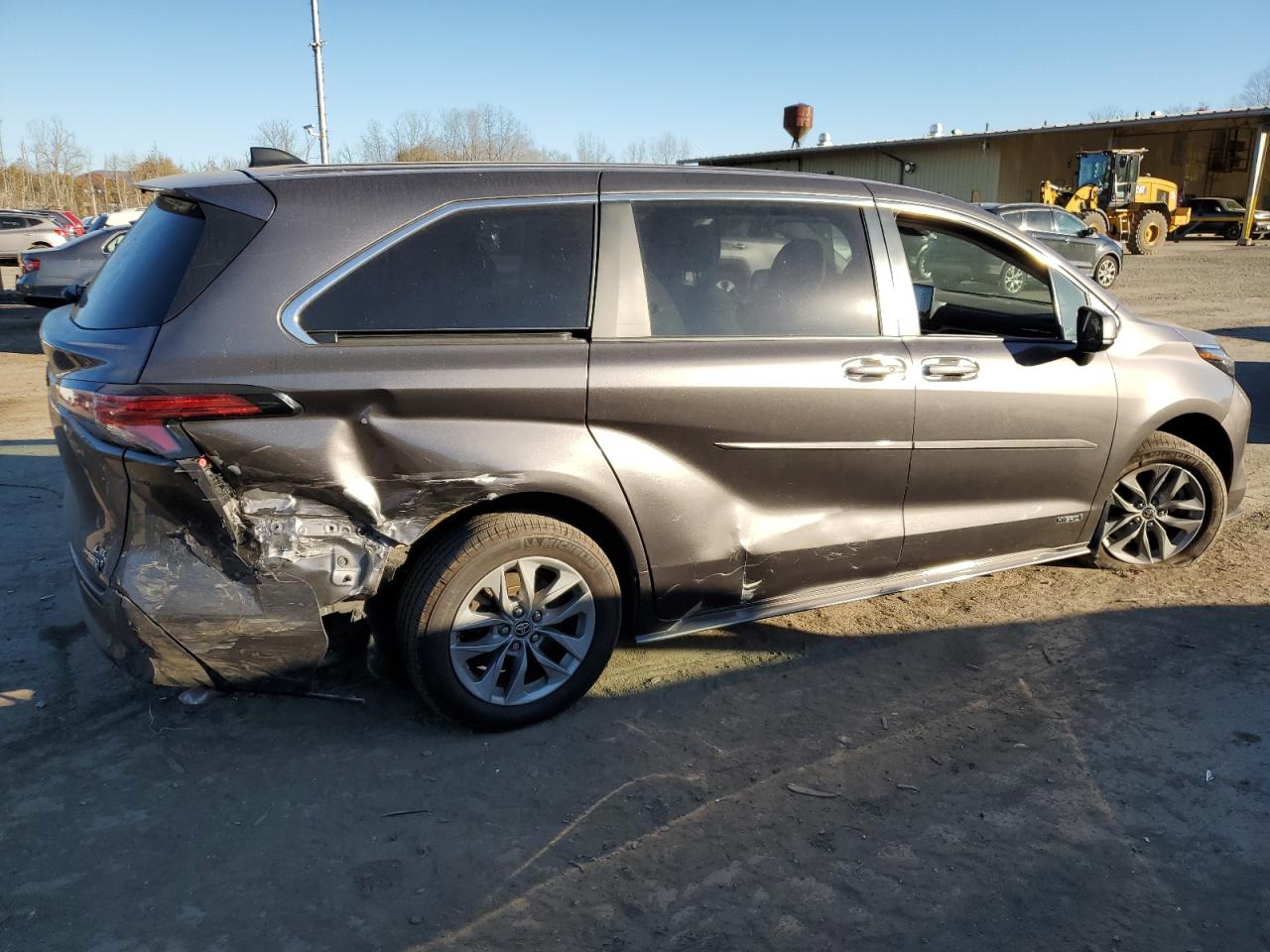 2021 Toyota Sienna - Image 3