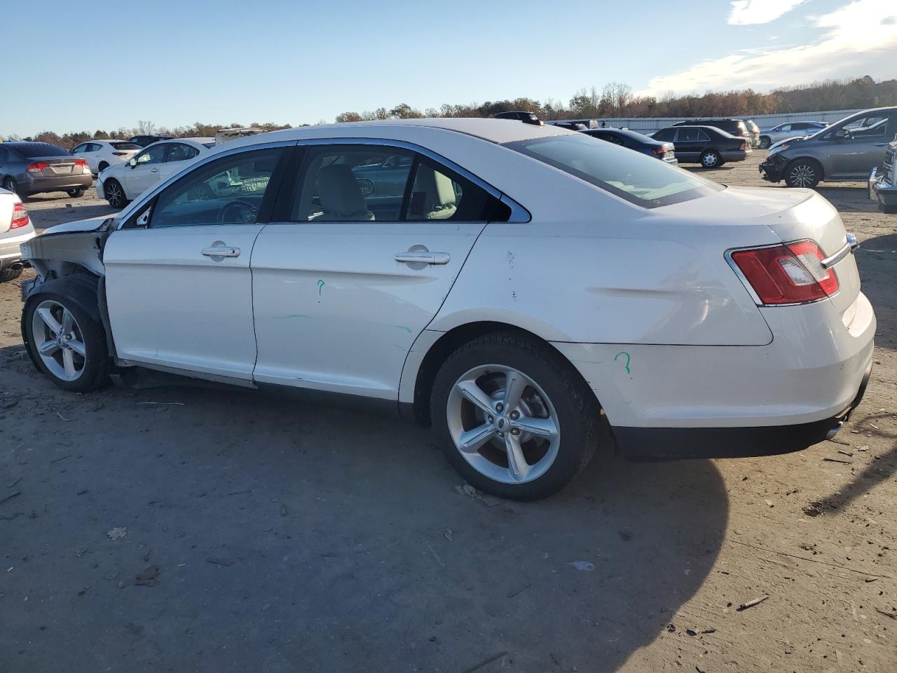 2010 Ford Taurus - Image 2