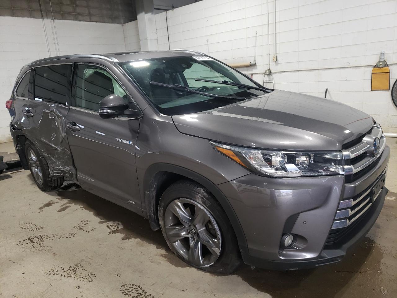 2017 Toyota Highlander - Image 4