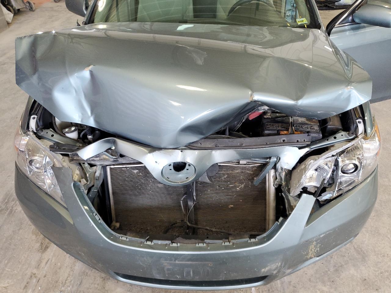 2009 Toyota Camry - Image 13