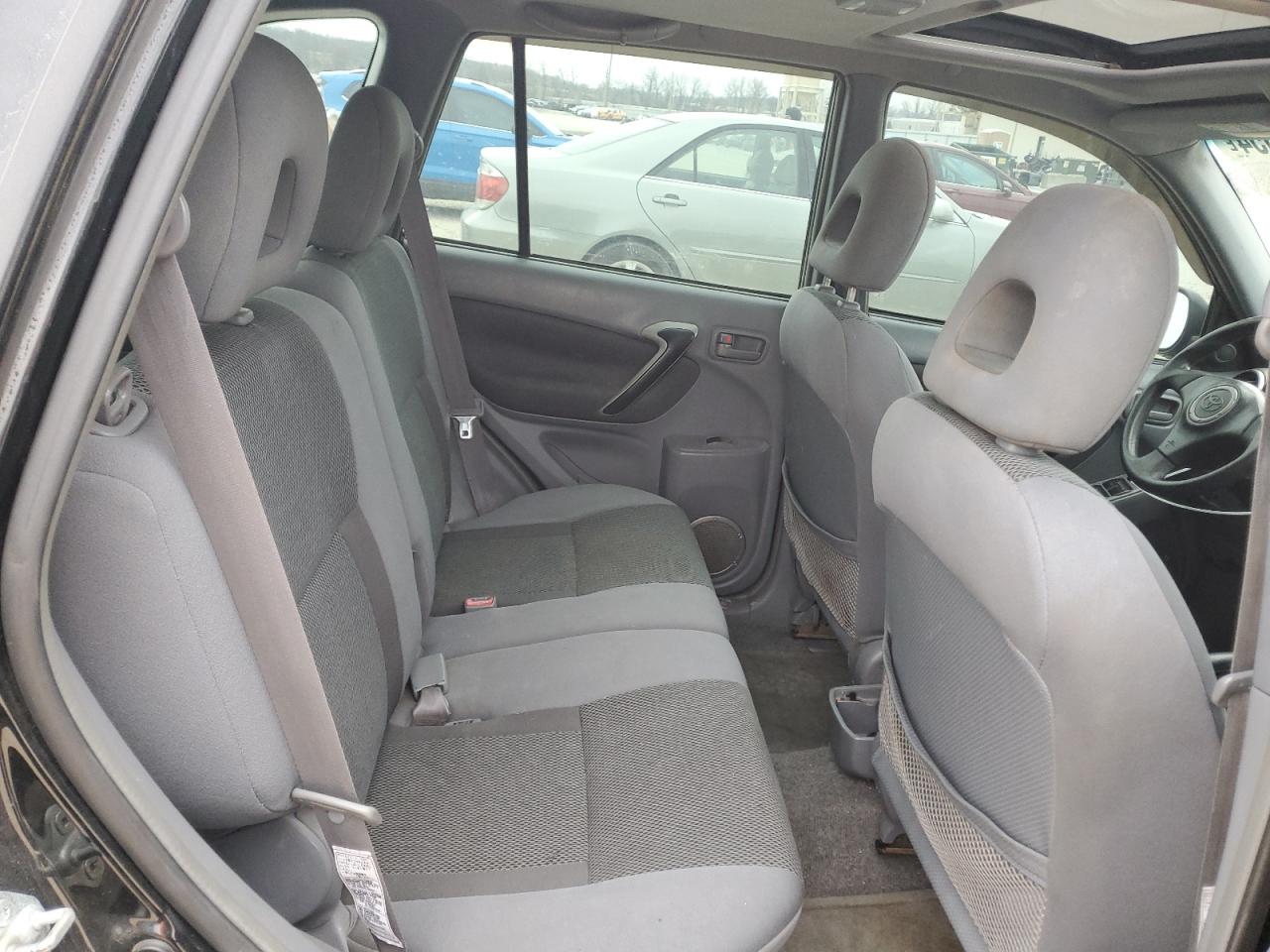 2003 Toyota RAV 4 - Image 11
