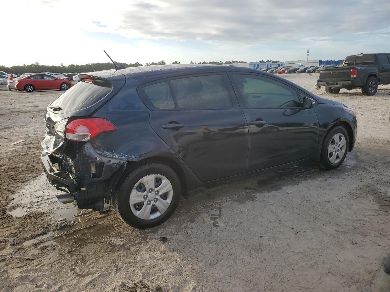 2017 Kia Forte - Image 3
