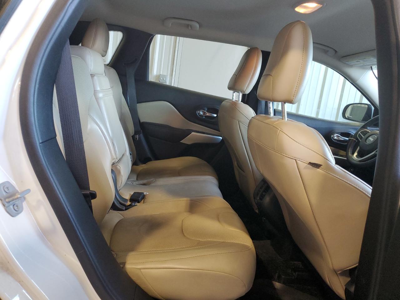 2017 Jeep Grand Cherokee - Image 11