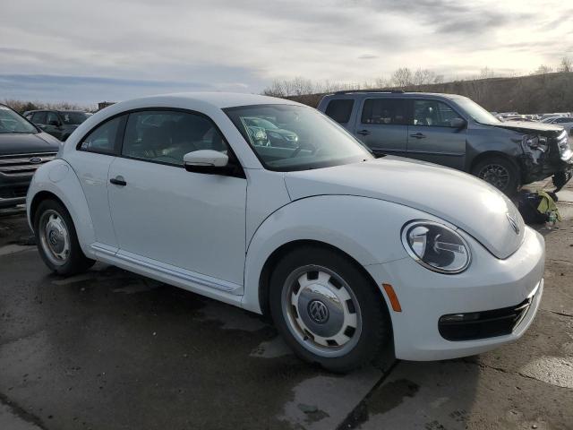  VOLKSWAGEN BEETLE 2016 Белы