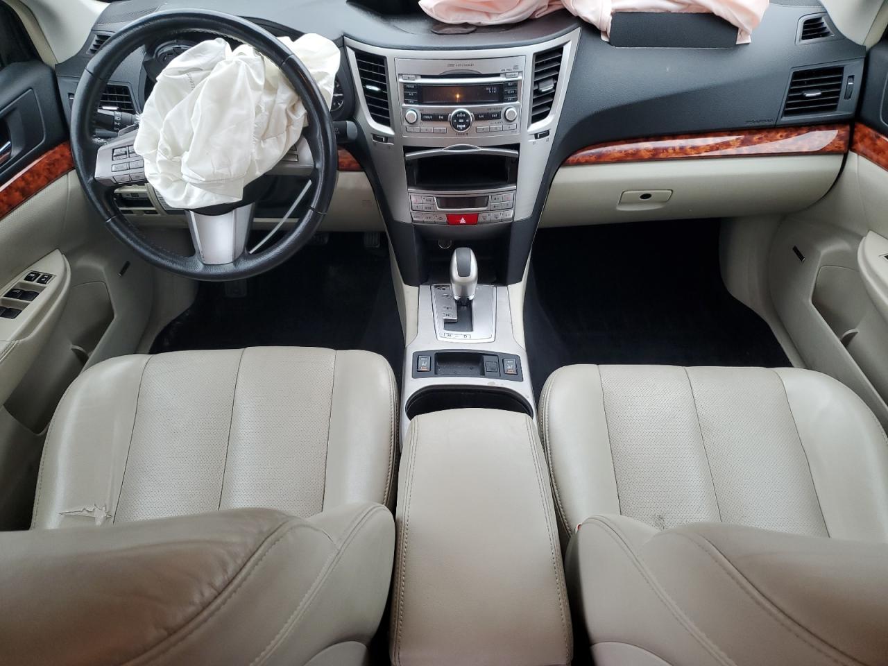 2011 Subaru Outback - Image 8
