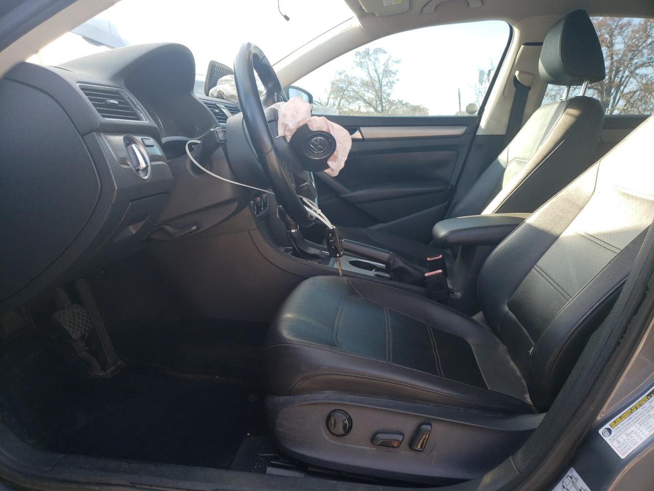 2014 Volkswagen Passat - Image 7