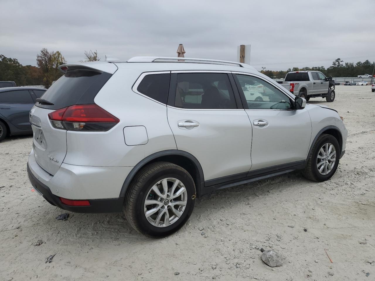 2020 Nissan Rogue - Image 3