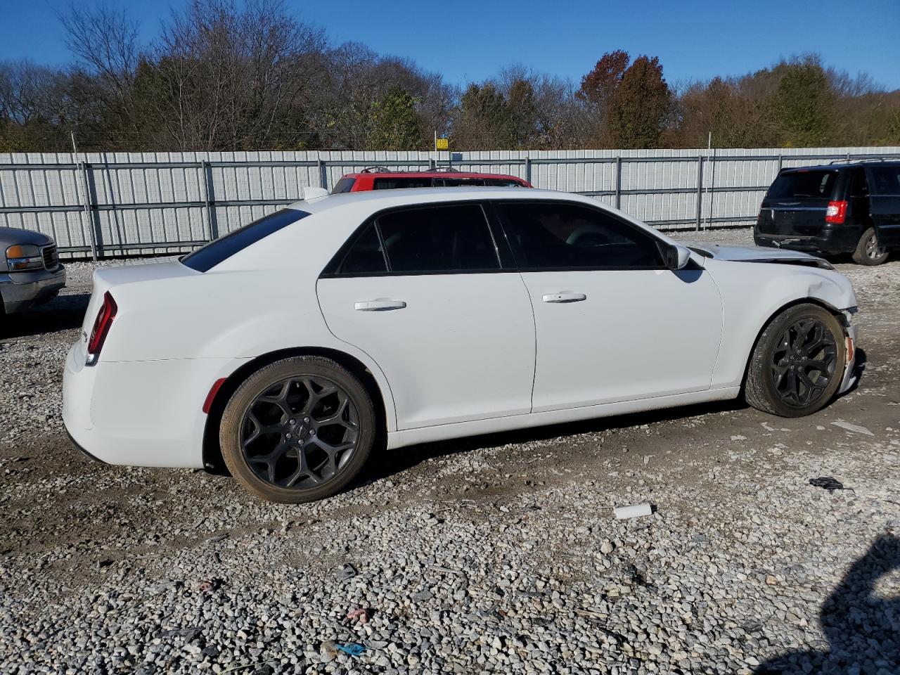 VIN 2C3CCABG3KH562711 2019 CHRYSLER 300 no.3