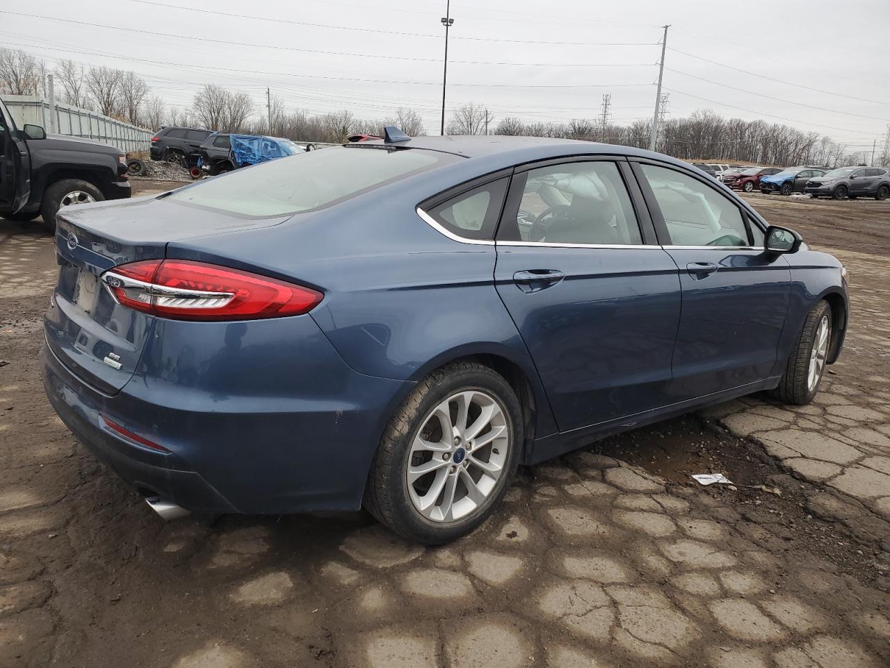 VIN 3FA6P0HD3KR219380 2019 FORD FUSION no.3