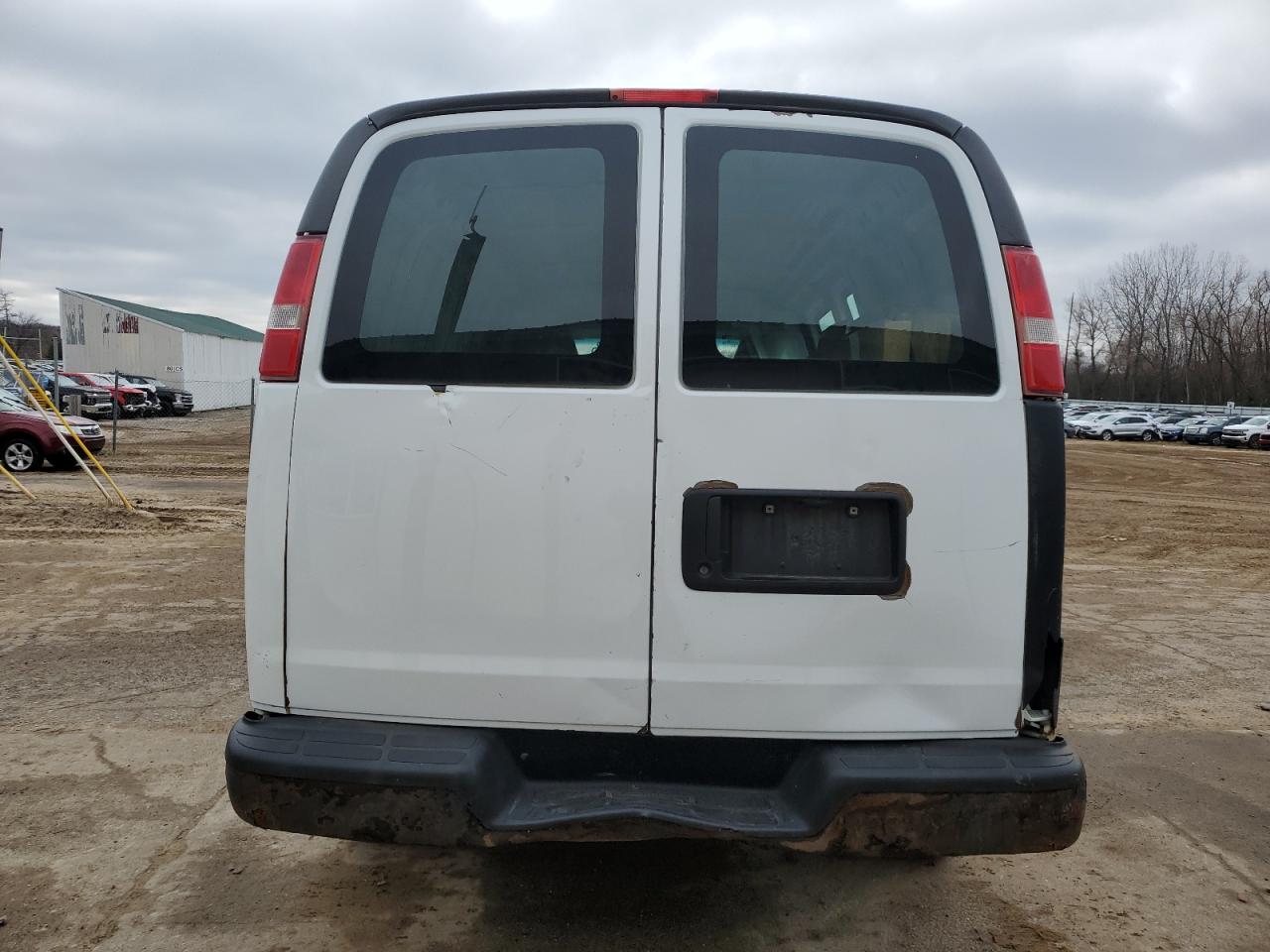 2016 Chevrolet Express - Image 6