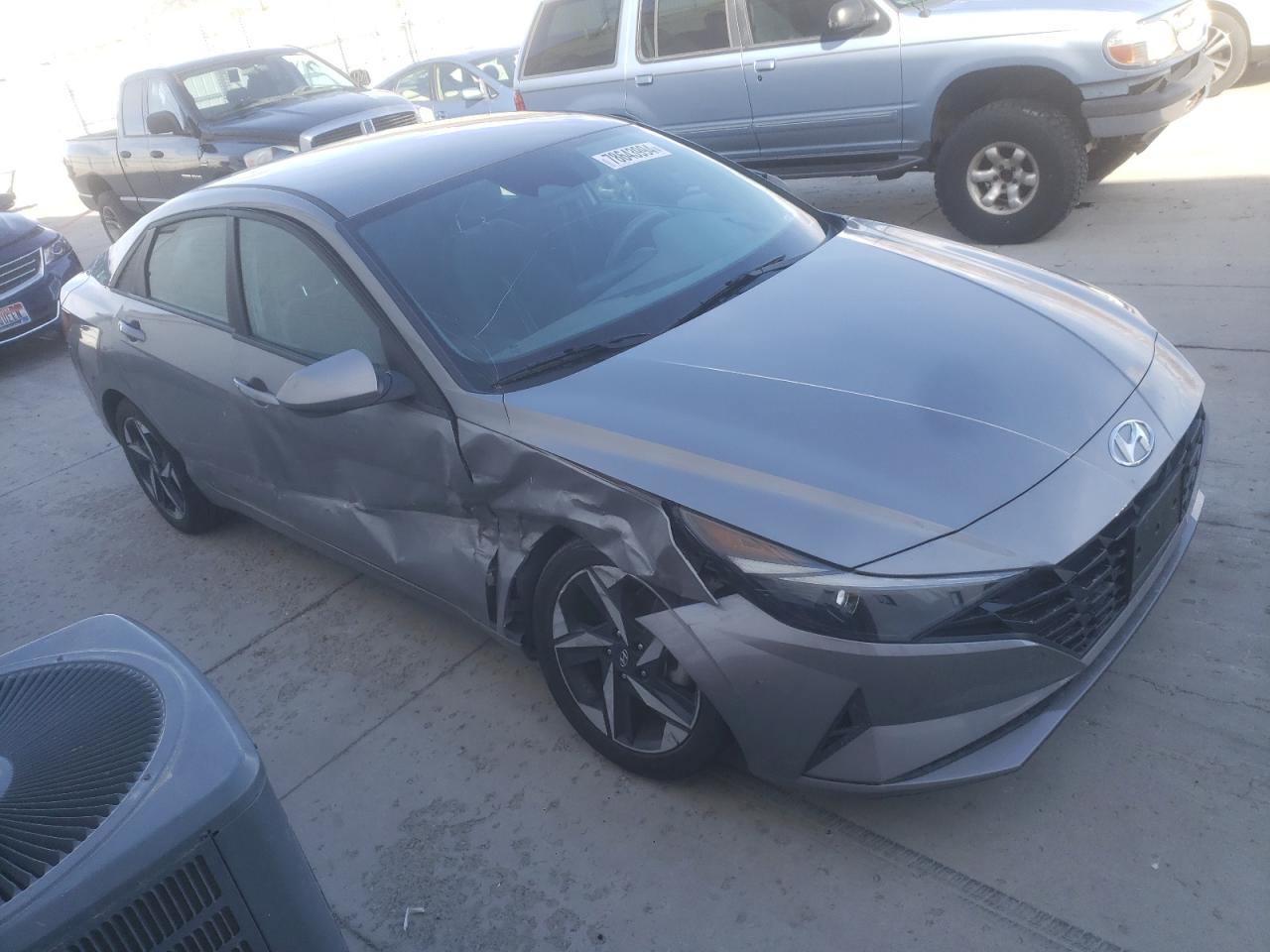 2023 Hyundai Elantra - Image 4