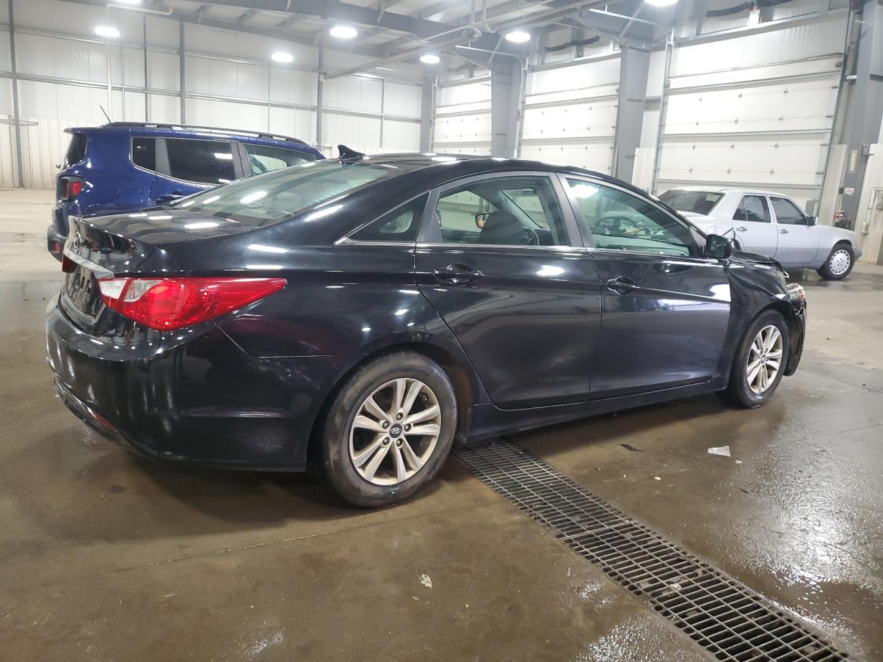 2011 Hyundai Sonata - Image 3