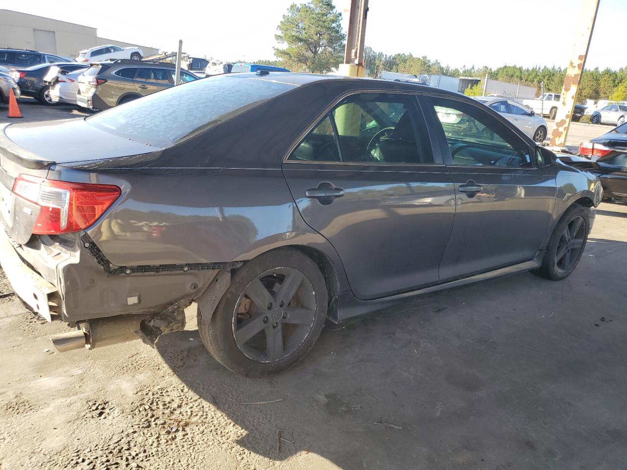 VIN 4T1BF1FK6EU869588 2014 TOYOTA CAMRY no.3