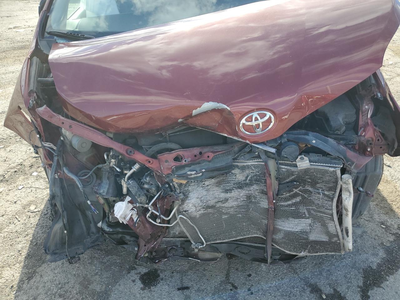 2017 Toyota Sienna - Image 11