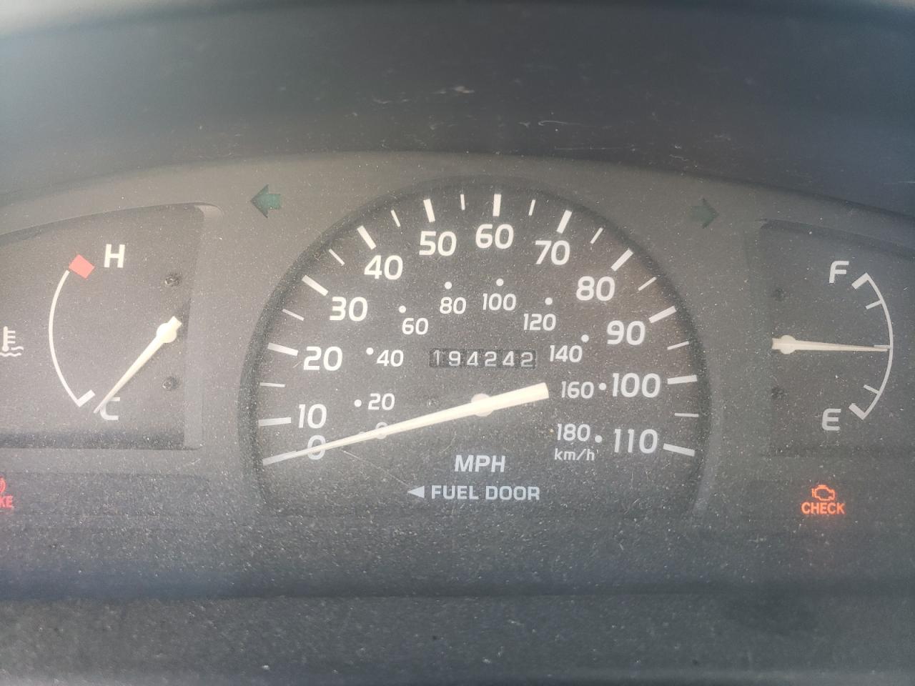 2004 Toyota Tacoma - Image 9
