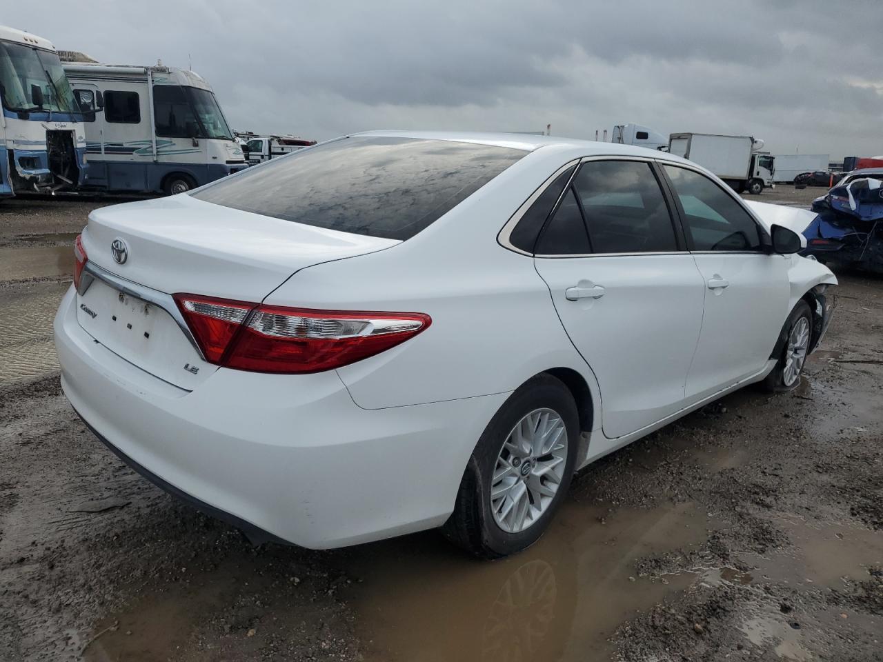 VIN 4T1BF1FK6HU343983 2017 TOYOTA CAMRY no.3