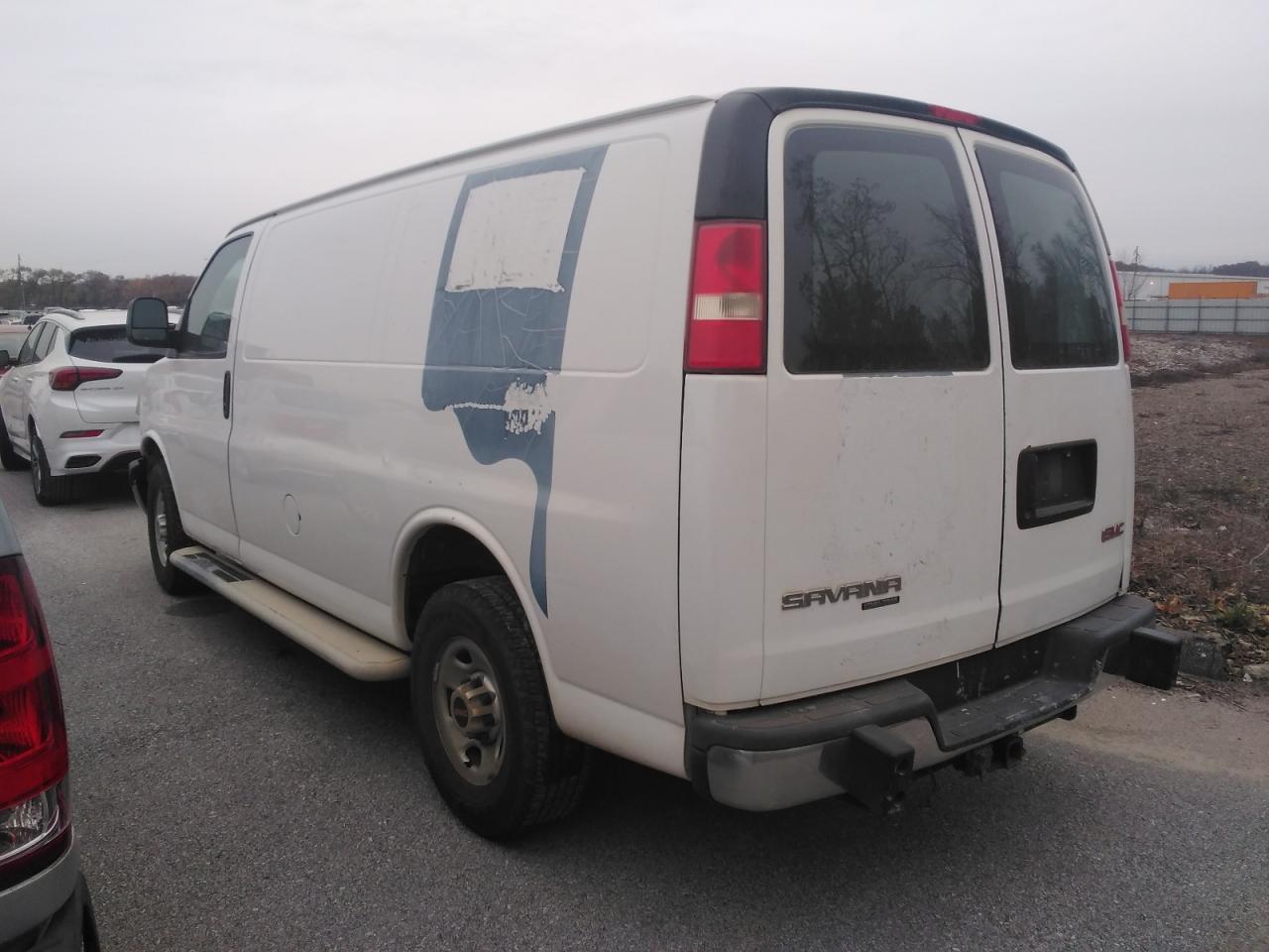 2014 GMC Savana - Image 2