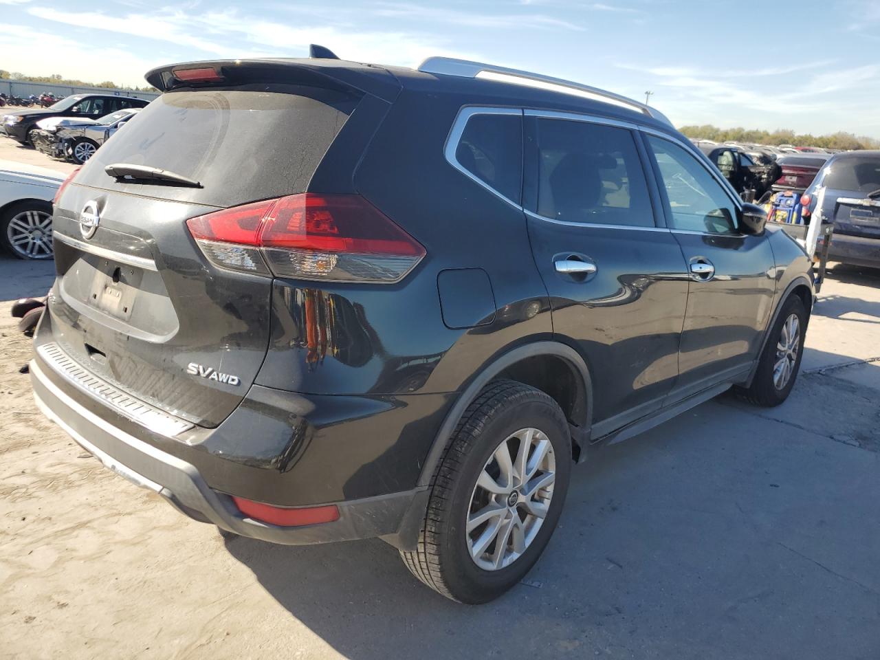 2018 Nissan Rogue - Image 3