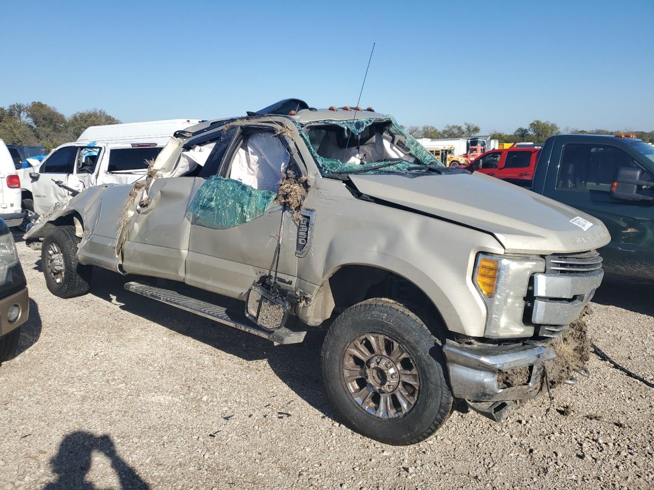 2017 Ford F350 - Image 4