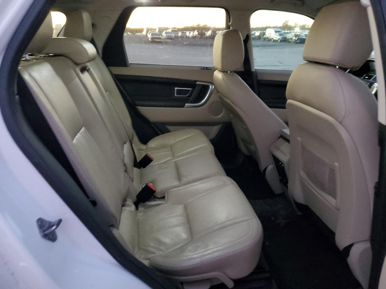 2017 Land Rover Discovery - Image 11