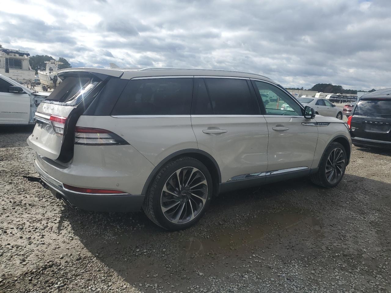 2020 Lincoln Aviator - Image 3