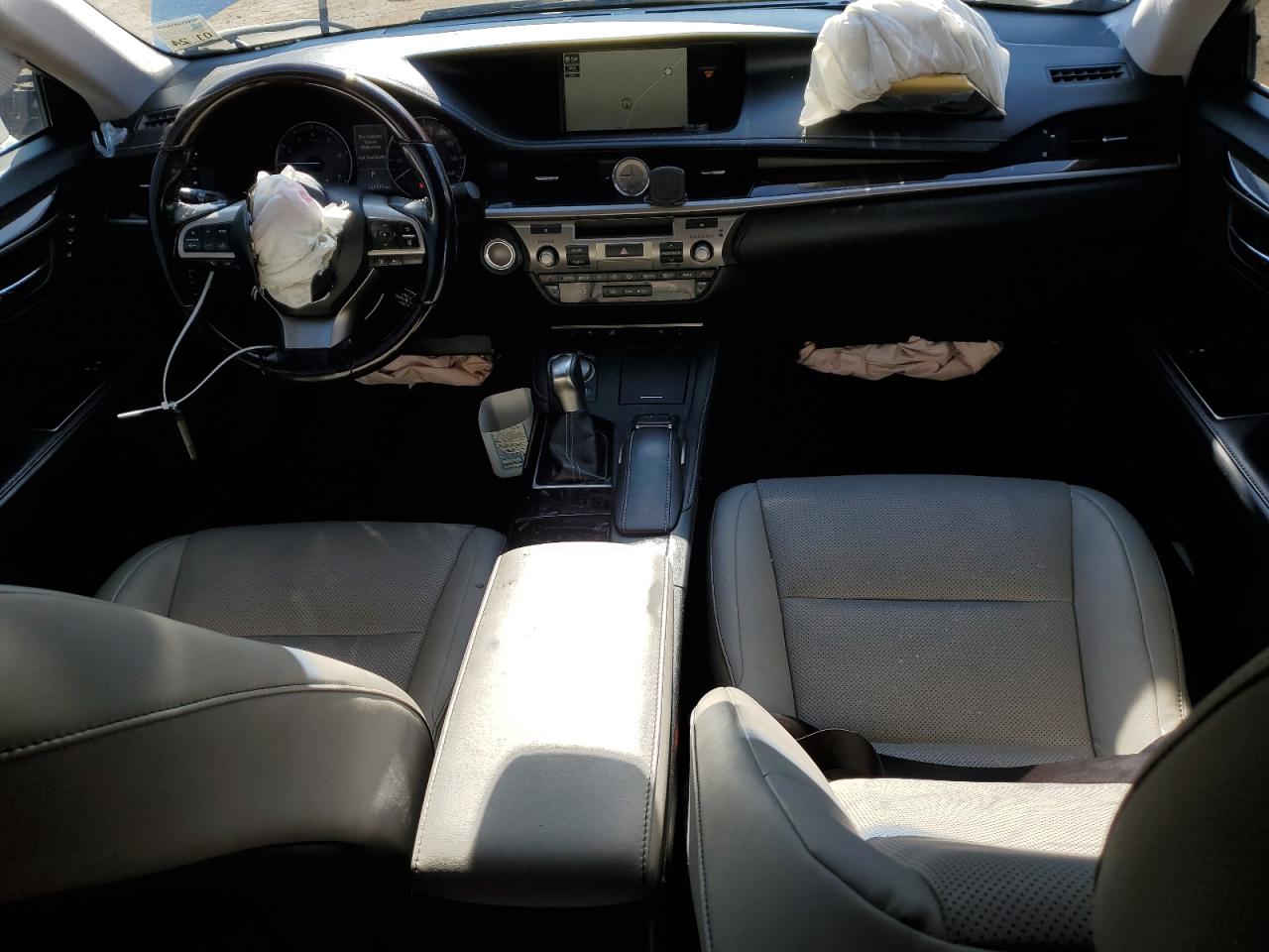 2017 Lexus ES - Image 8