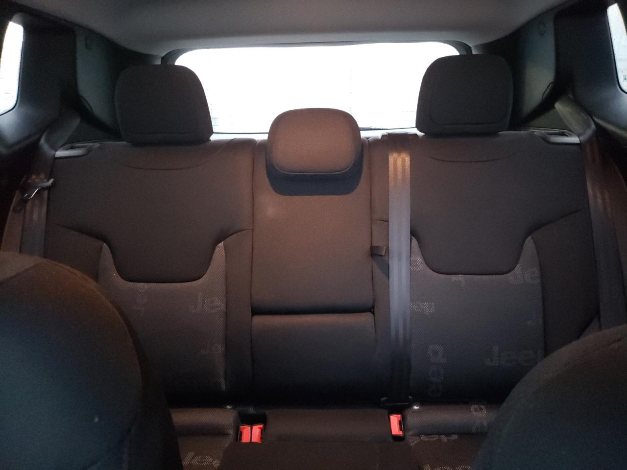 2017 Jeep Renegade - Image 10