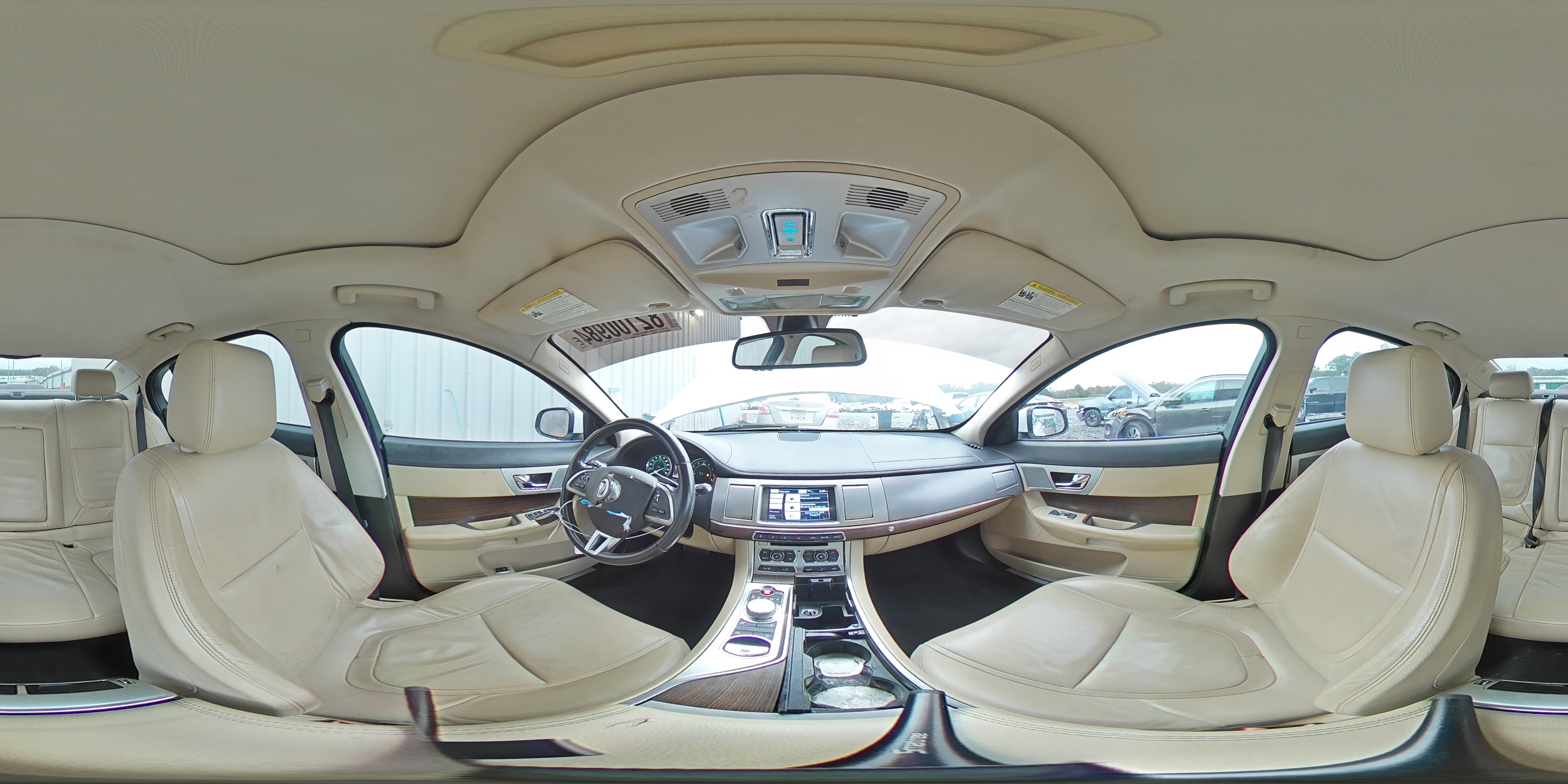 2012 Jaguar XF - Image 14