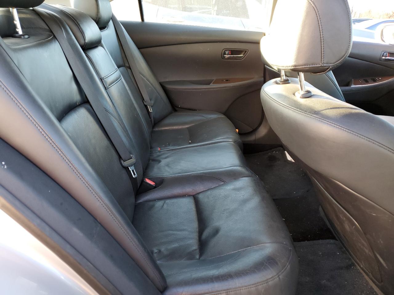 2010 Lexus ES - Image 10