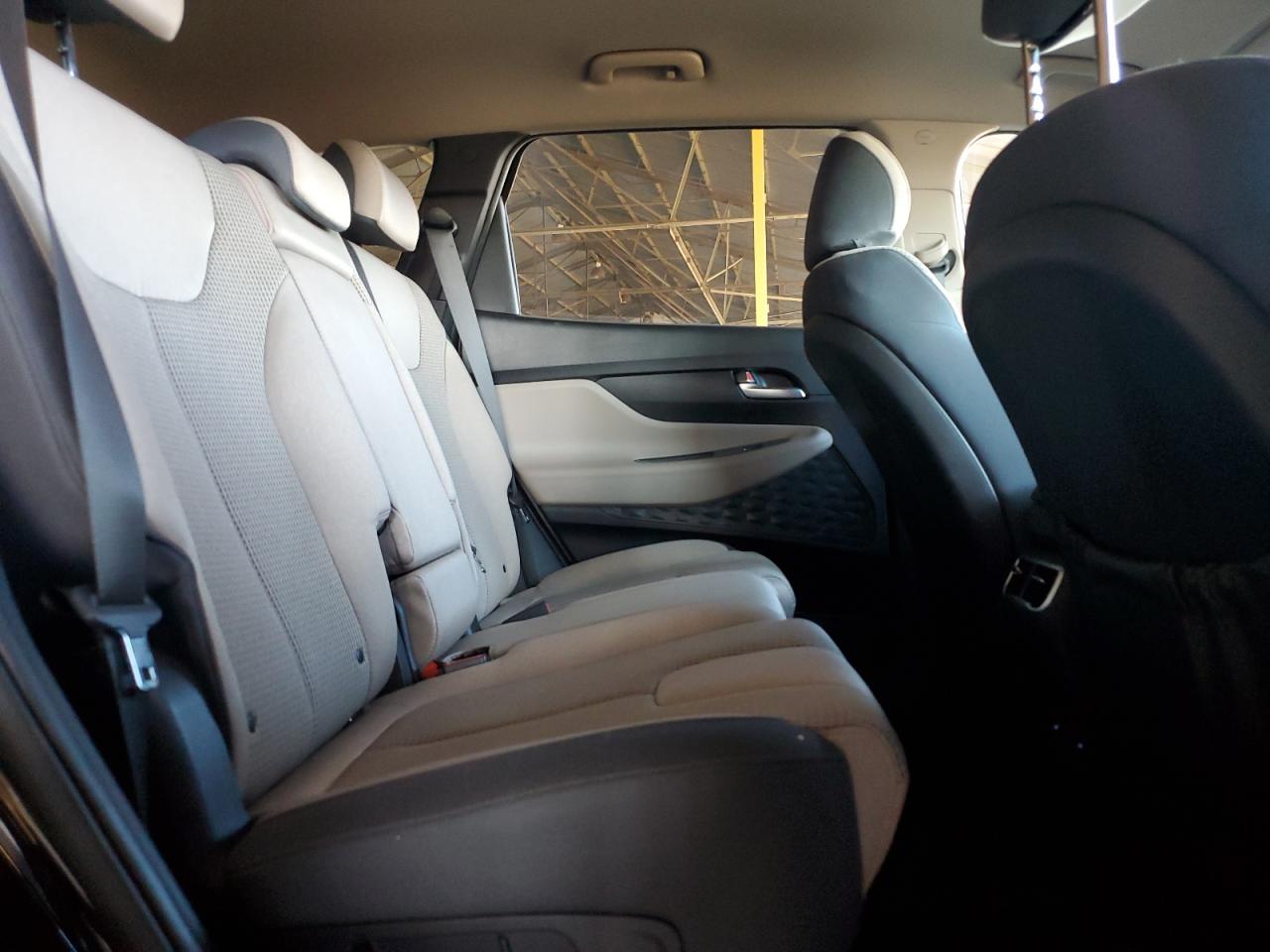 2022 Hyundai Santa Fe - Image 10