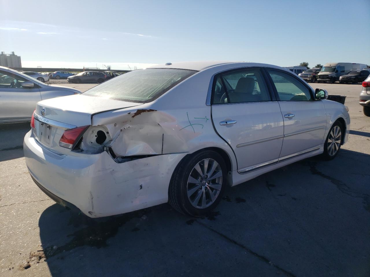 2011 Toyota Avalon - Image 3