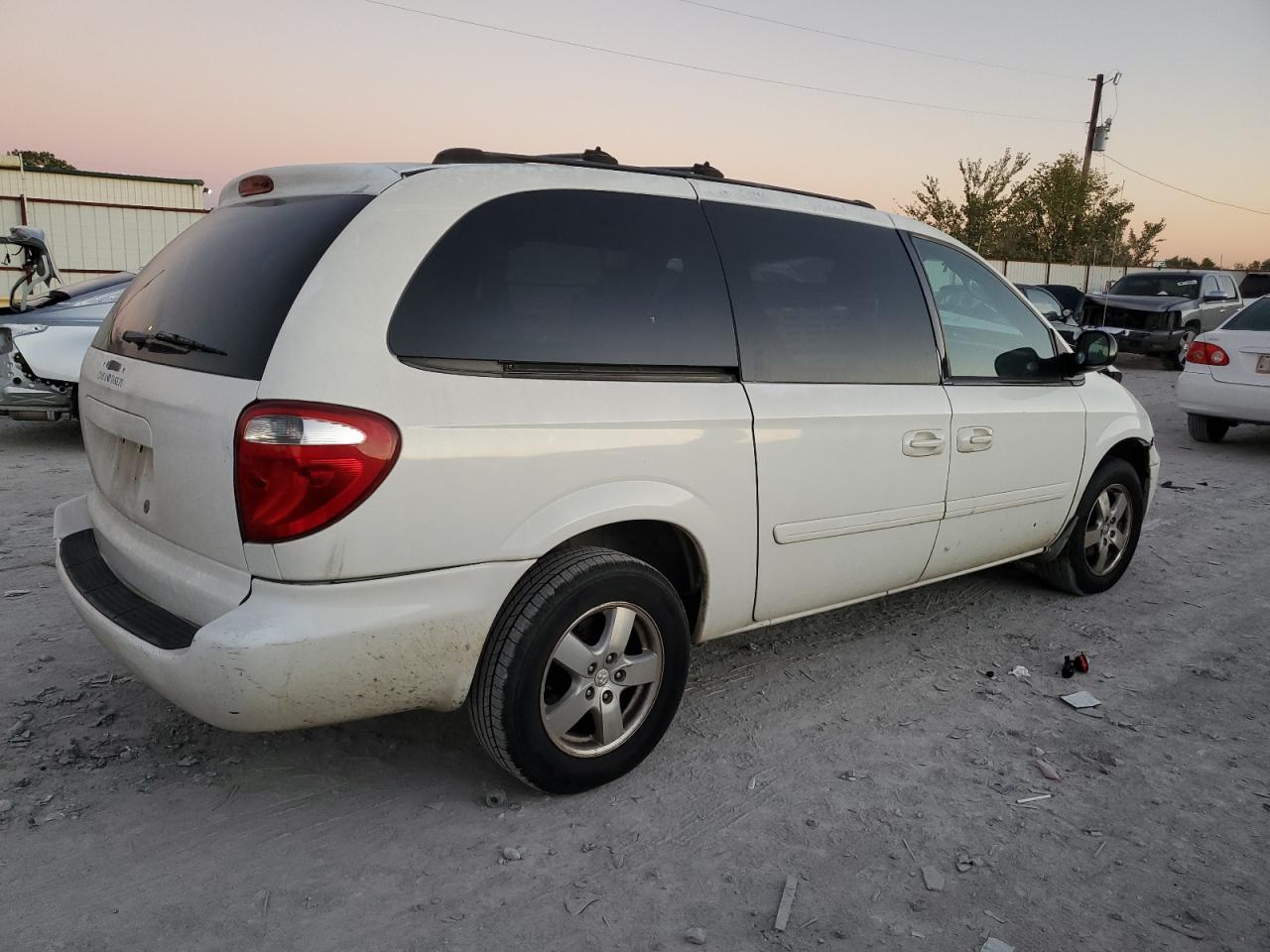 2005 Dodge Caravan - Image 3