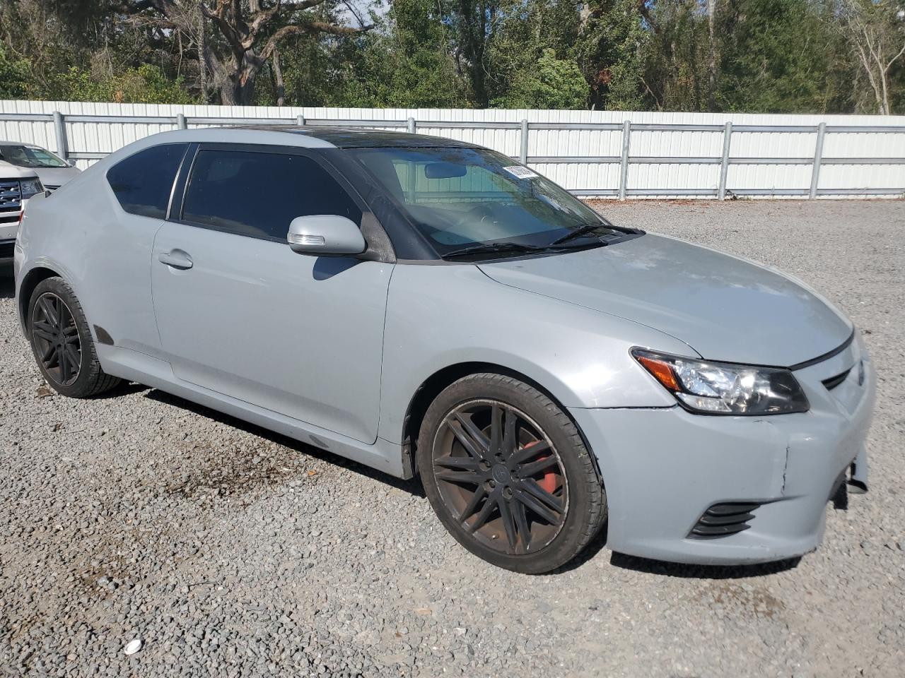 VIN JTKJF5C75D3054318 2013 TOYOTA SCION no.4