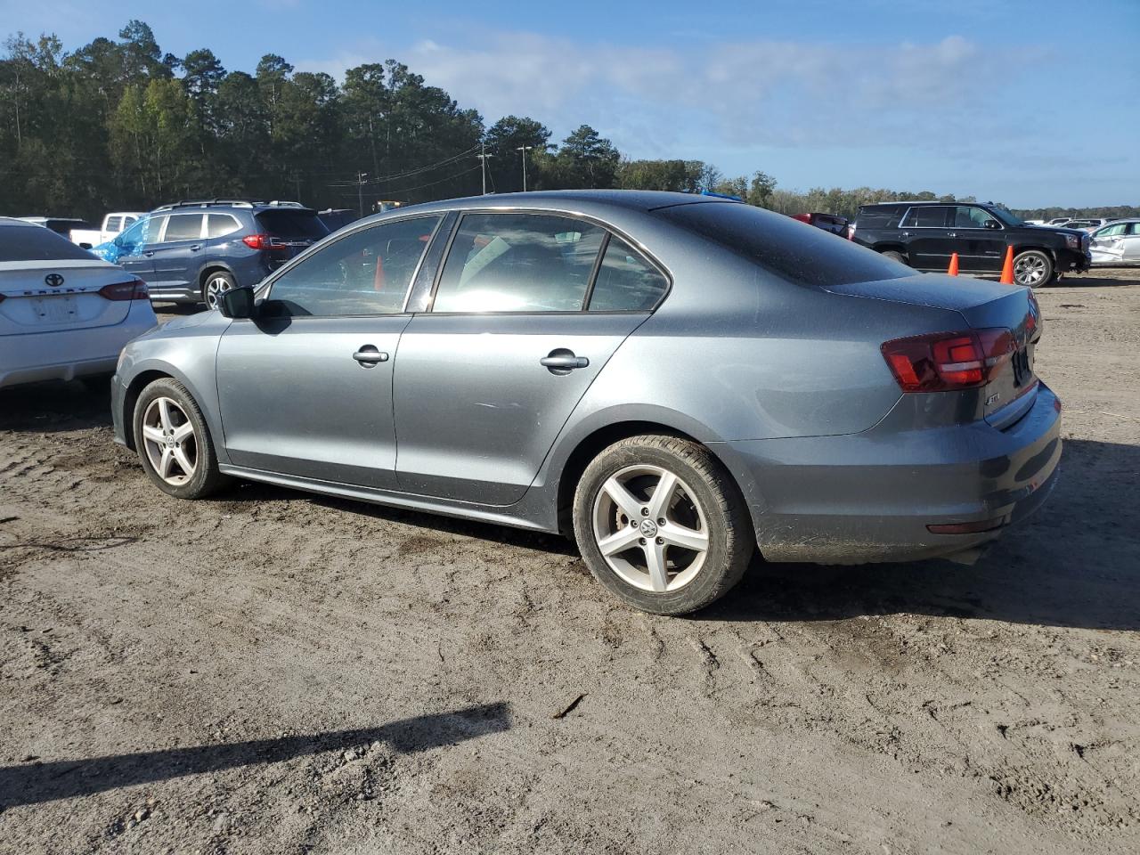 2016 Volkswagen Jetta - Image 2