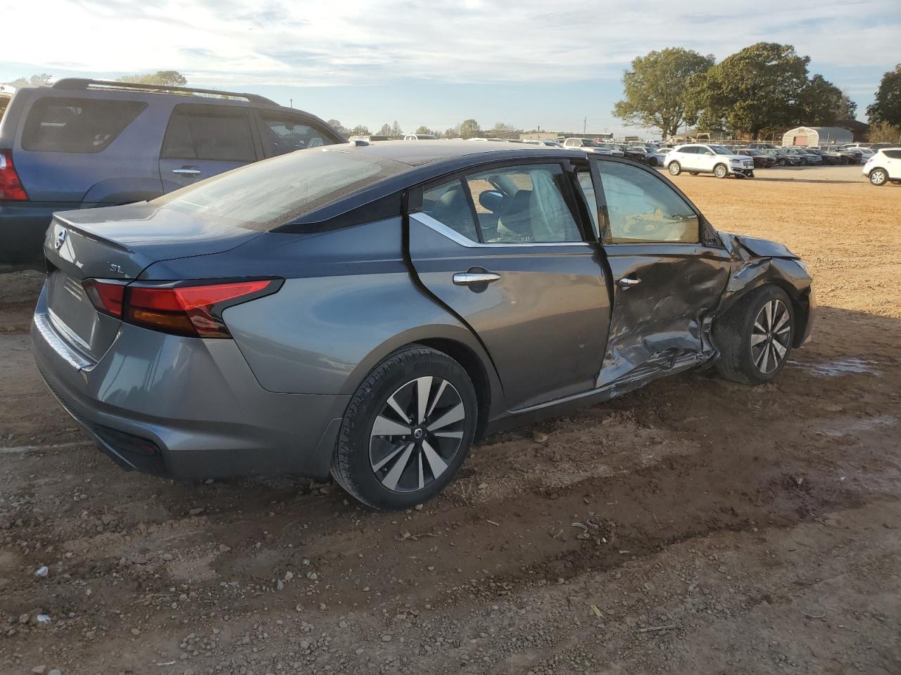 2021 Nissan Altima - Image 3