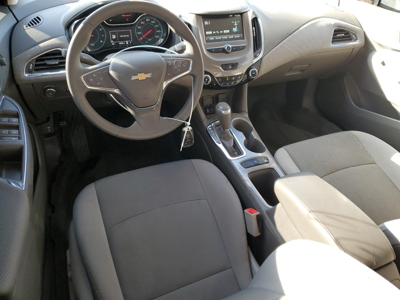 2018 Chevrolet Cruze - Image 8