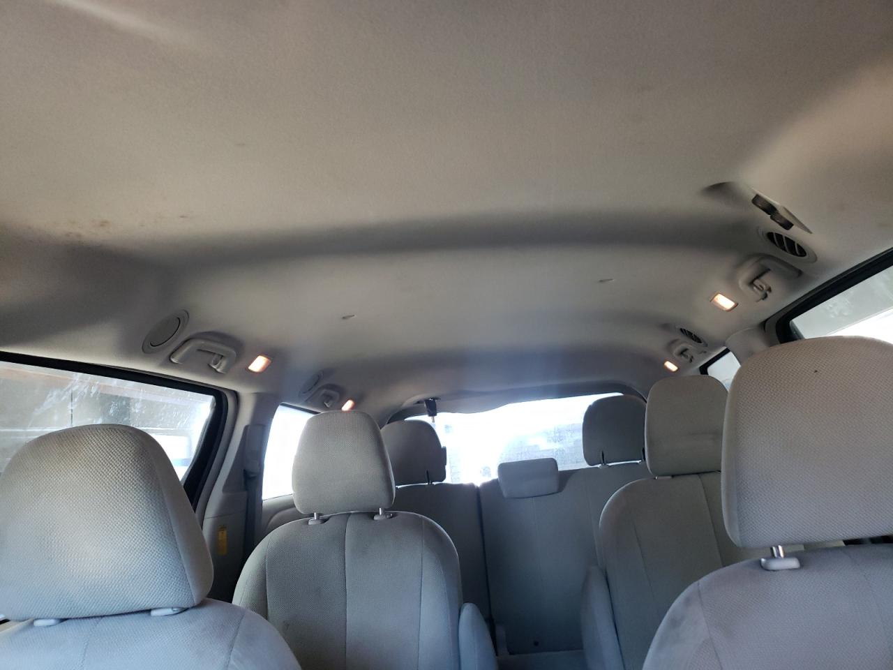 2014 Toyota Sienna - Image 10