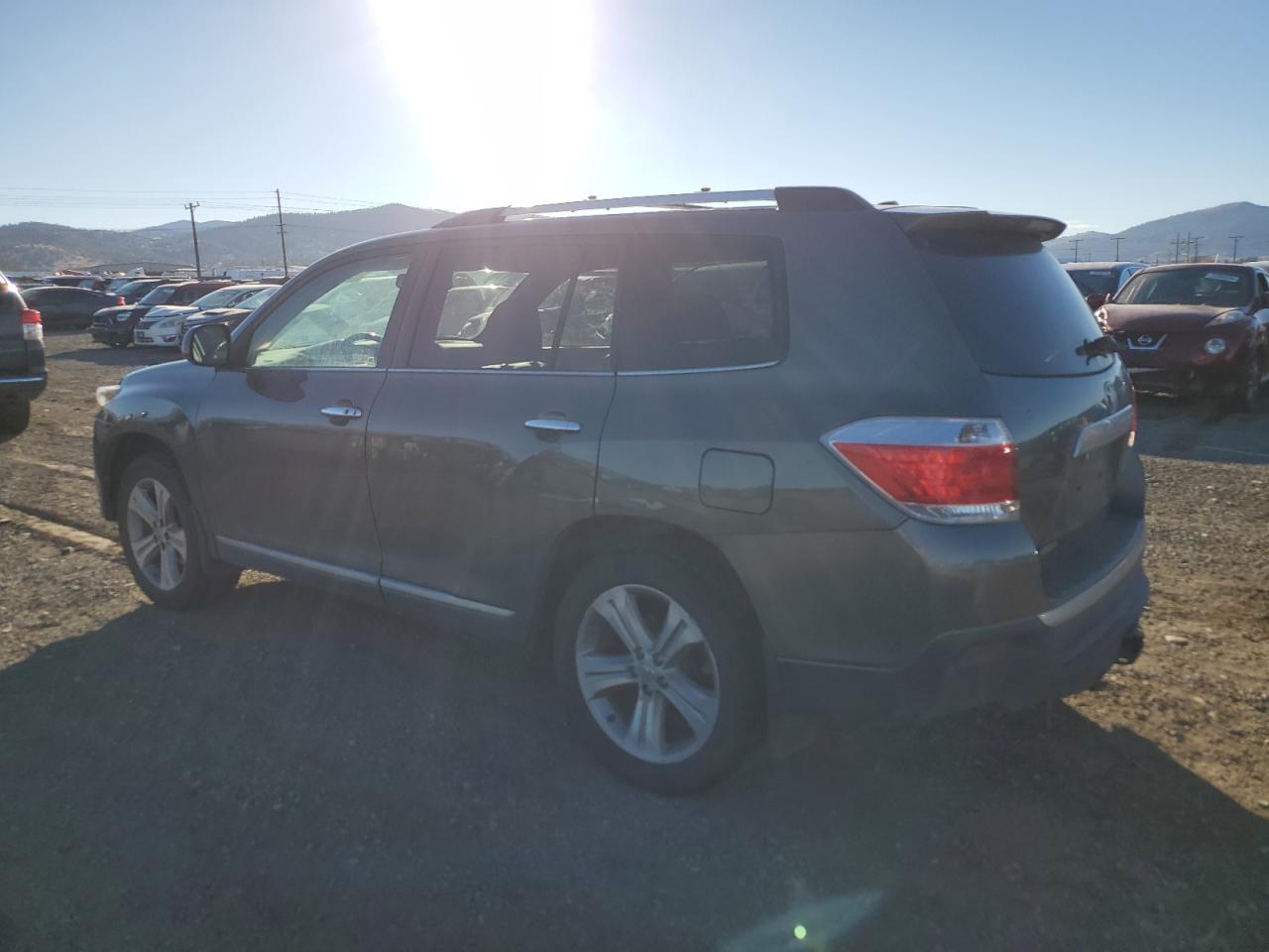 2013 Toyota Highlander - Image 2