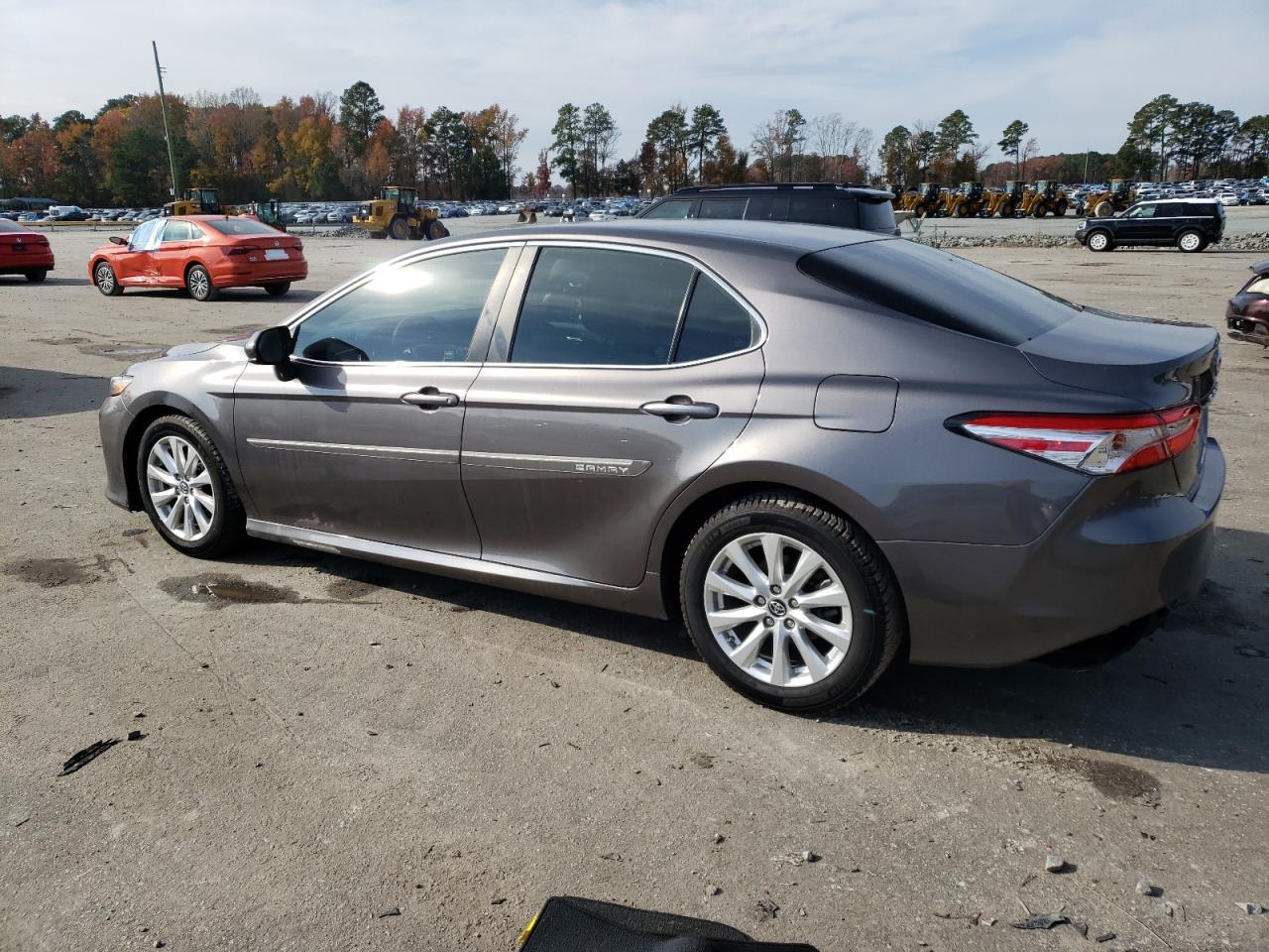 VIN 4T1B11HK3JU542569 2018 TOYOTA CAMRY no.2