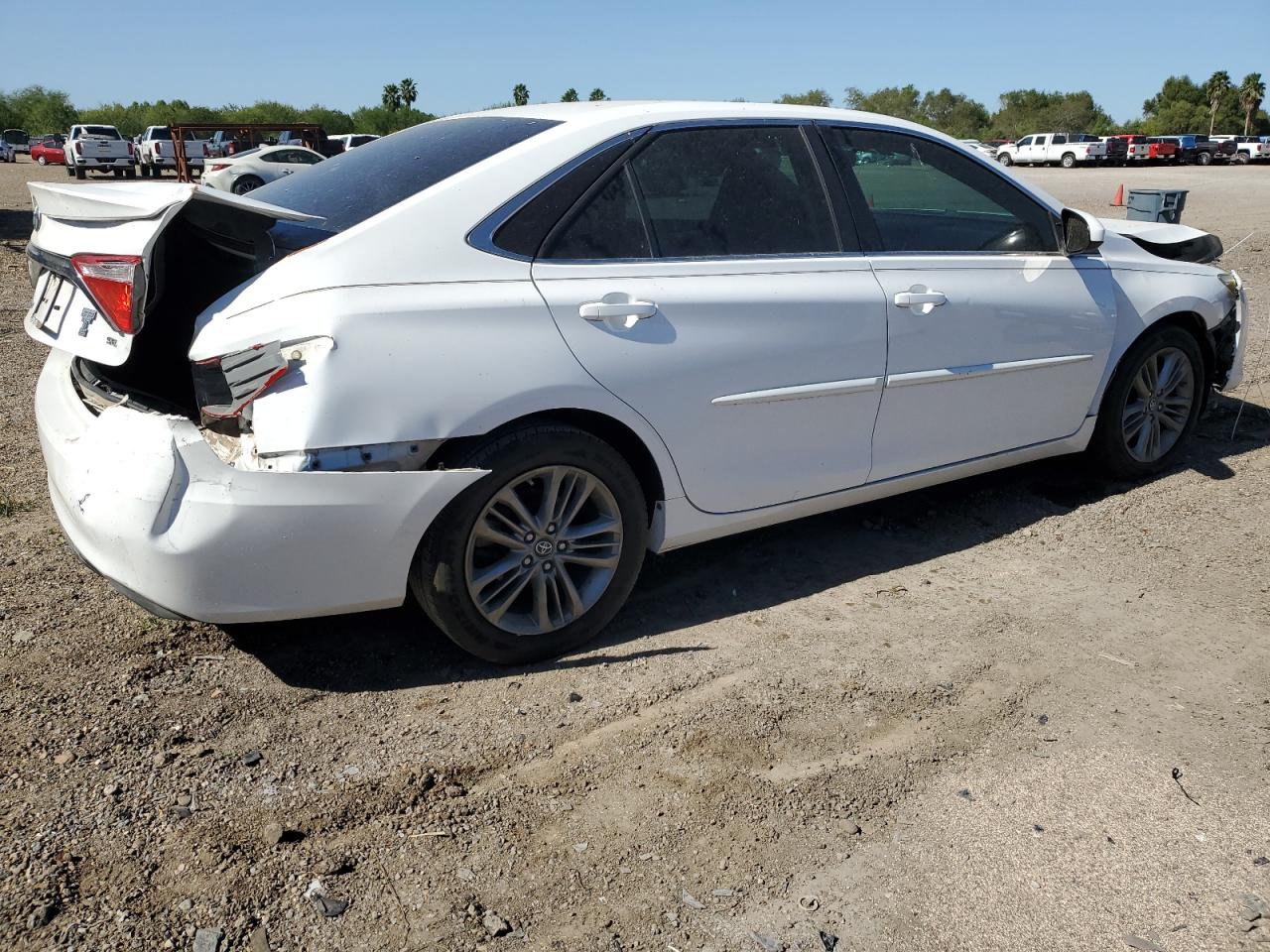 VIN 4T1BF1FK0GU610159 2016 TOYOTA CAMRY no.3