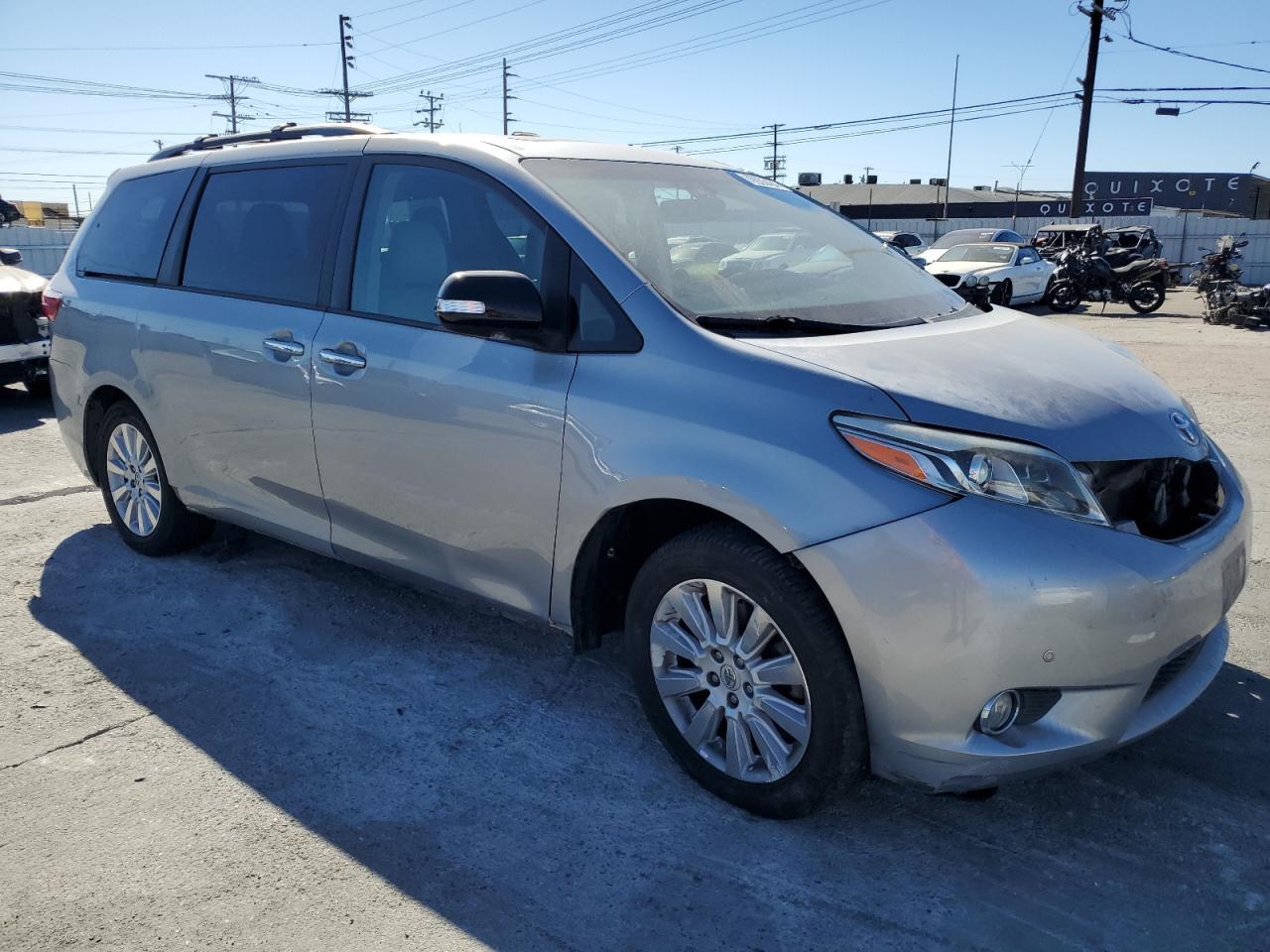 2015 Toyota Sienna - Image 4