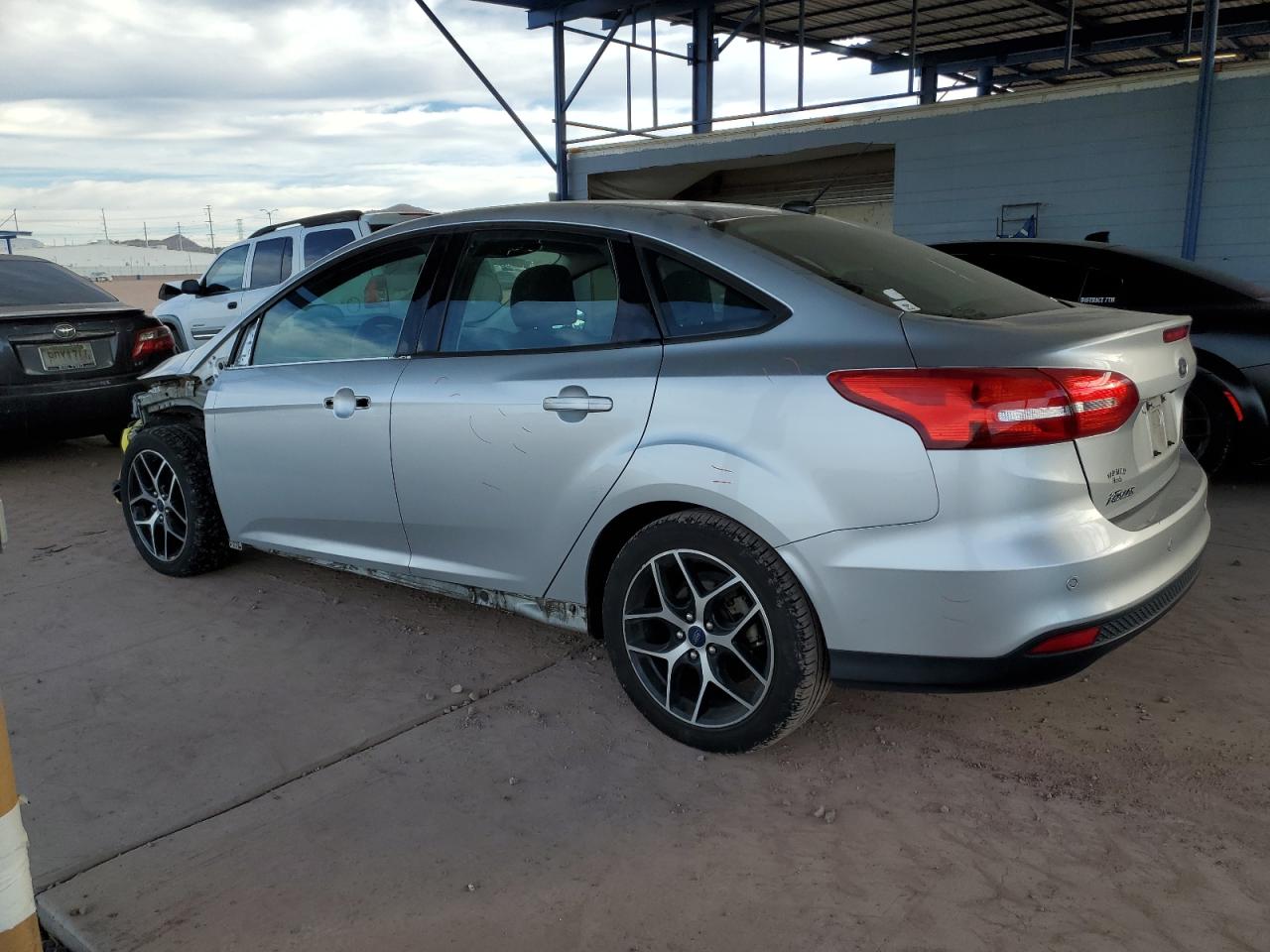 2017 Ford Focus Sel VIN: 1FADP3H26HL279975 Lot: 81776544